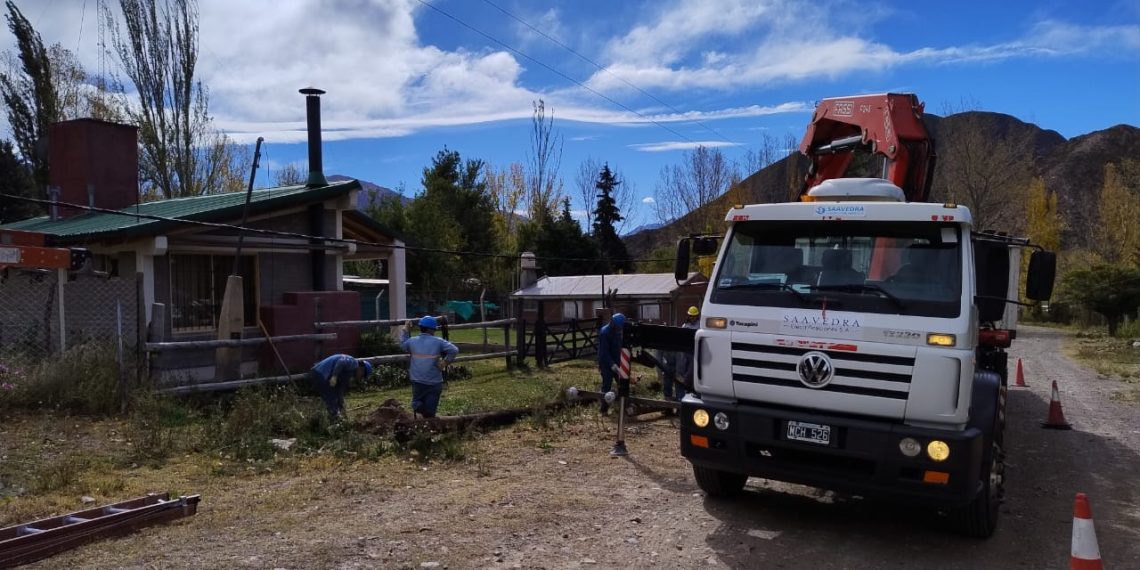 Árboles caídos y cables cortados: lo que dejó el Zonda en Mendoza